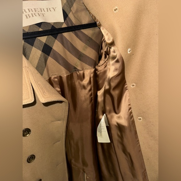 Burberry Kensington Double-Breasted Cashmere Trench Coat - Picture 7 of 10